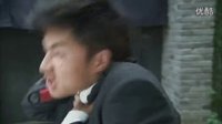 西服帥哥保鏢被襲擊